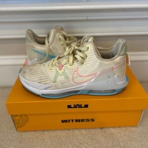 LeBron Witness “coconut milk” used -size 9.5 🔥🔥🔥